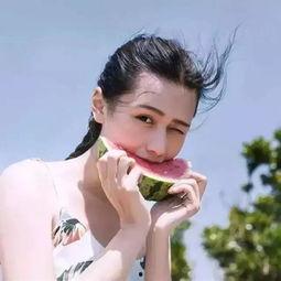 网红吃瓜搞笑头像女,趣味横生的网络表情盛宴